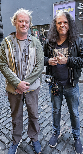 Darren with Alex Skolnick from Testament chatting about photography